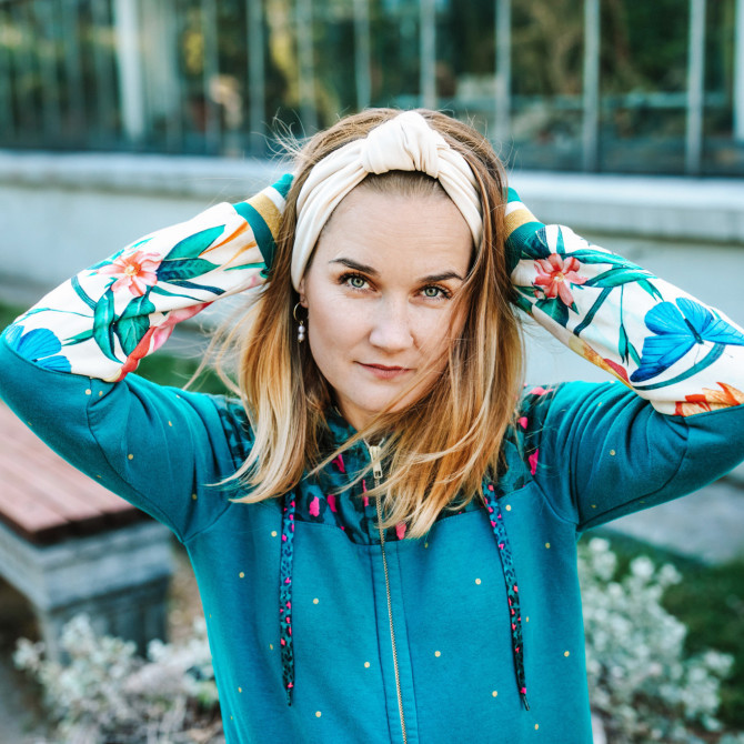 KNOT HEADBAND BISCUIT