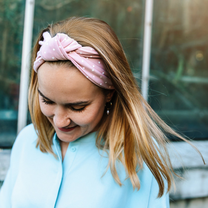 KNOT HEADBAND POWDER PINK WITH DOTS