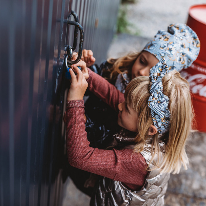 girl beanie with scarf GOLDIE