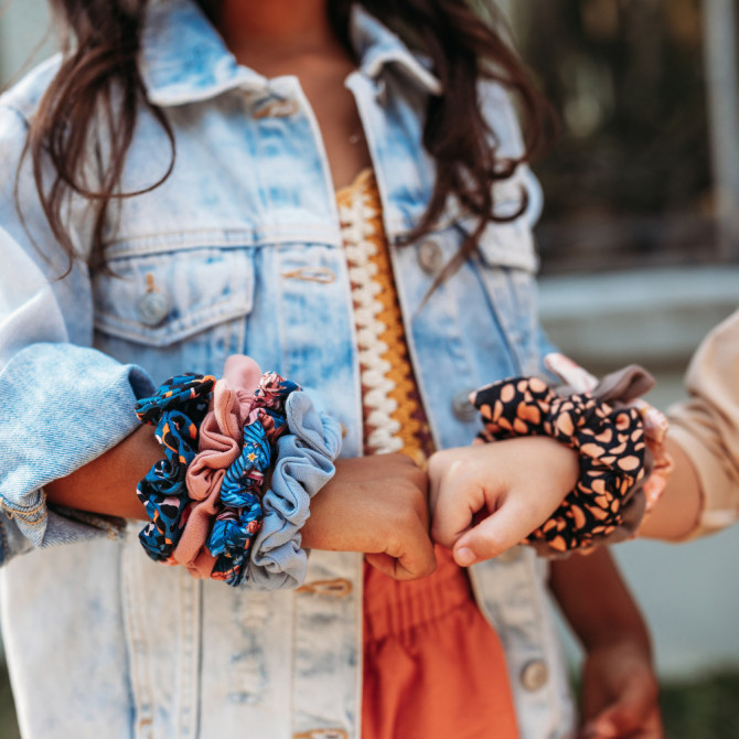 MINI SCRUNCHIE WILD SPOTS