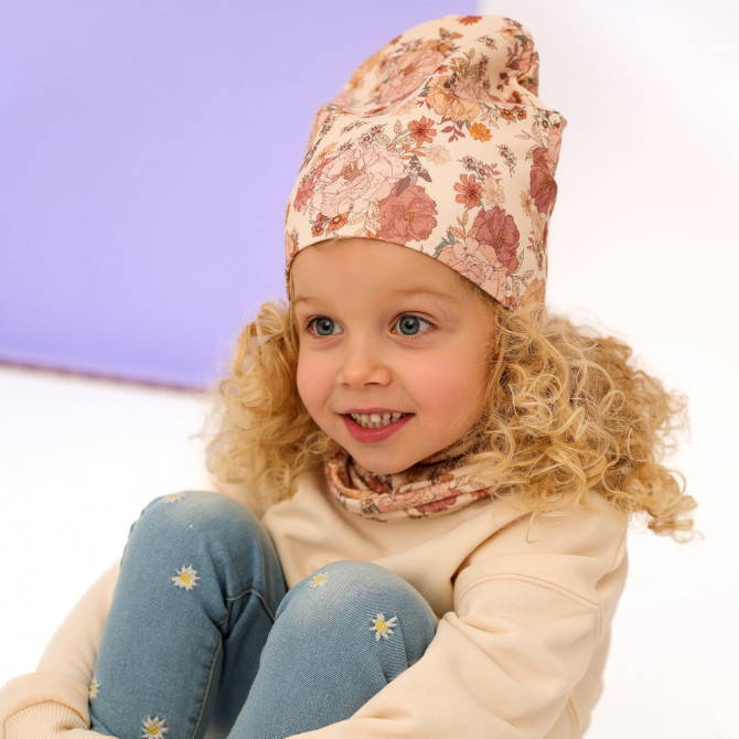 GIRL BEANIE WITH TUB HERBAL GARDEN