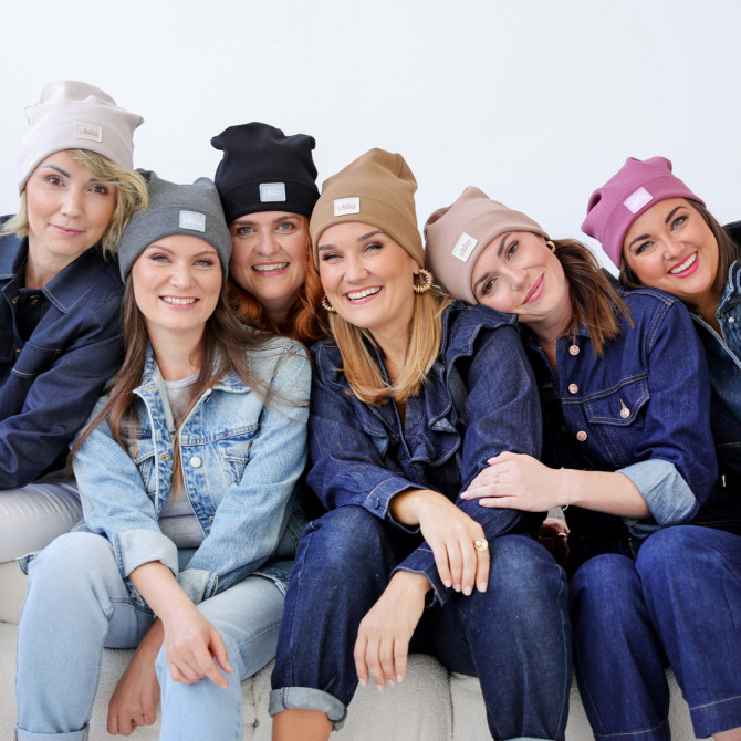 GIRL BEANIE WITH TUB DARK GREY LINE