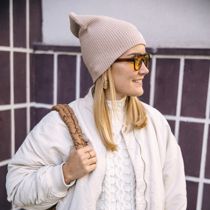 BEANIE WITH TUB KNITTED LIGHT BEIGE